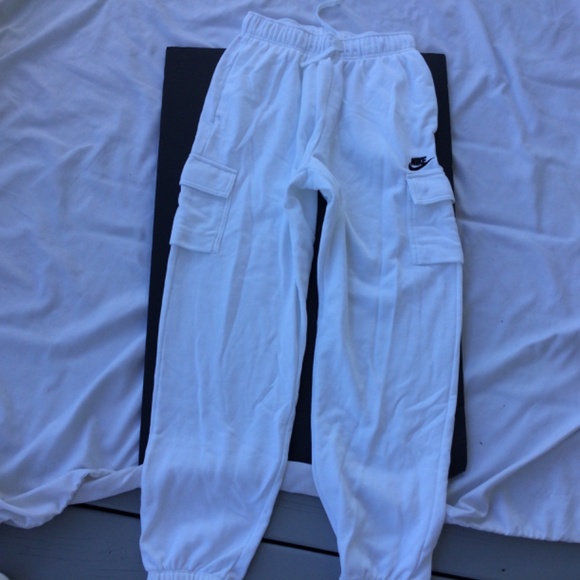 Women’s Nike White Sweatpants, 2 Side pockets with Snaps, XSmall - Picture 8 of 8